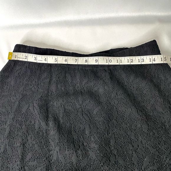 St. John Black Skirt Lace Overlay Women’s - Picture 4 of 6